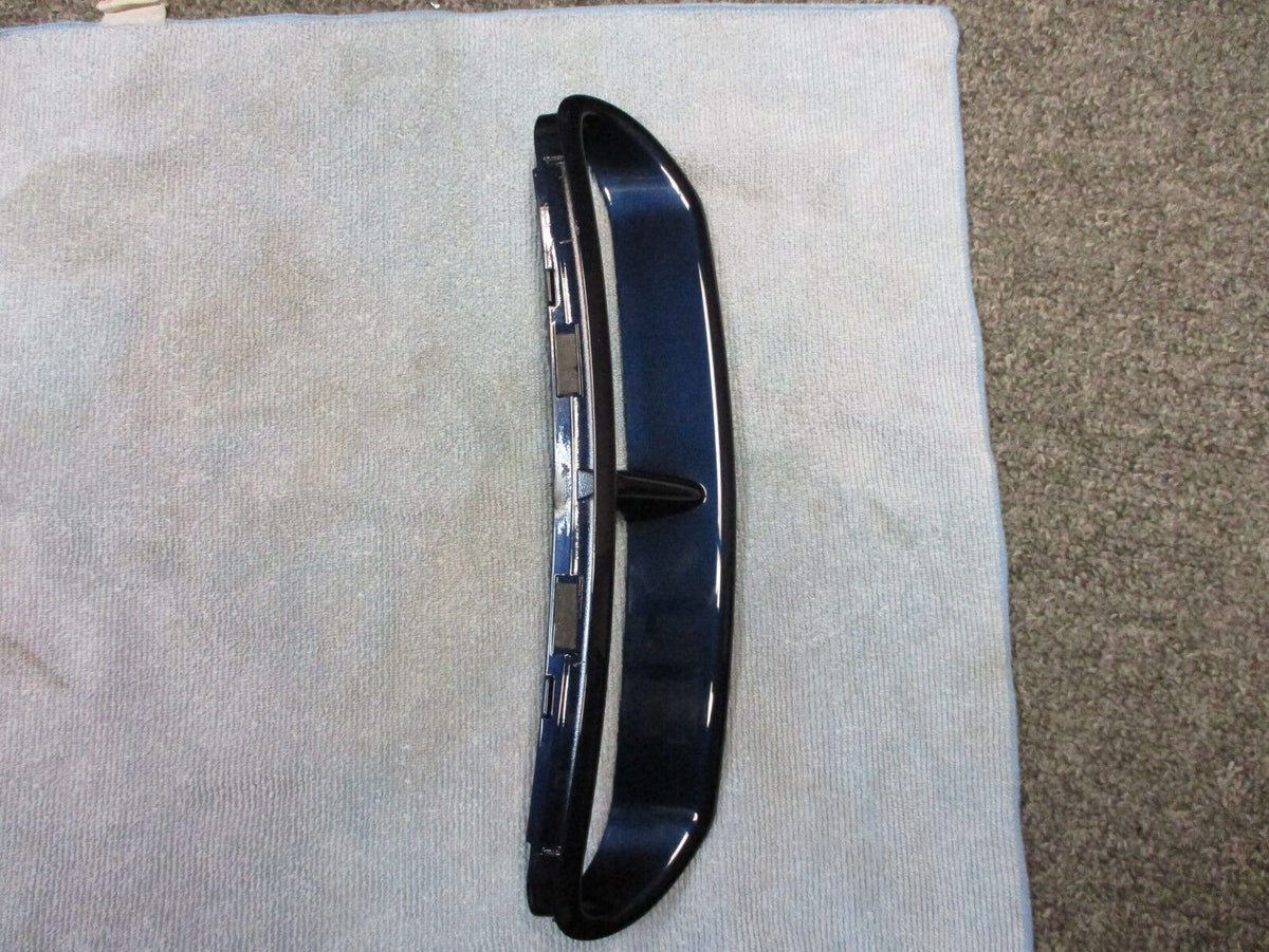 Harley Davidson Outer Fairing Air Duct Bezel 2017 FLHXSE CVO 61300504