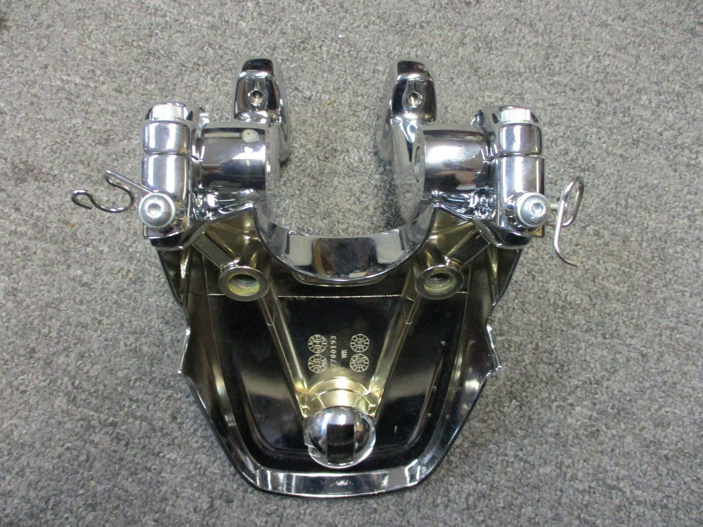 Harley Davidson OEM DYNA Risers 67700193 With Headlight Cover