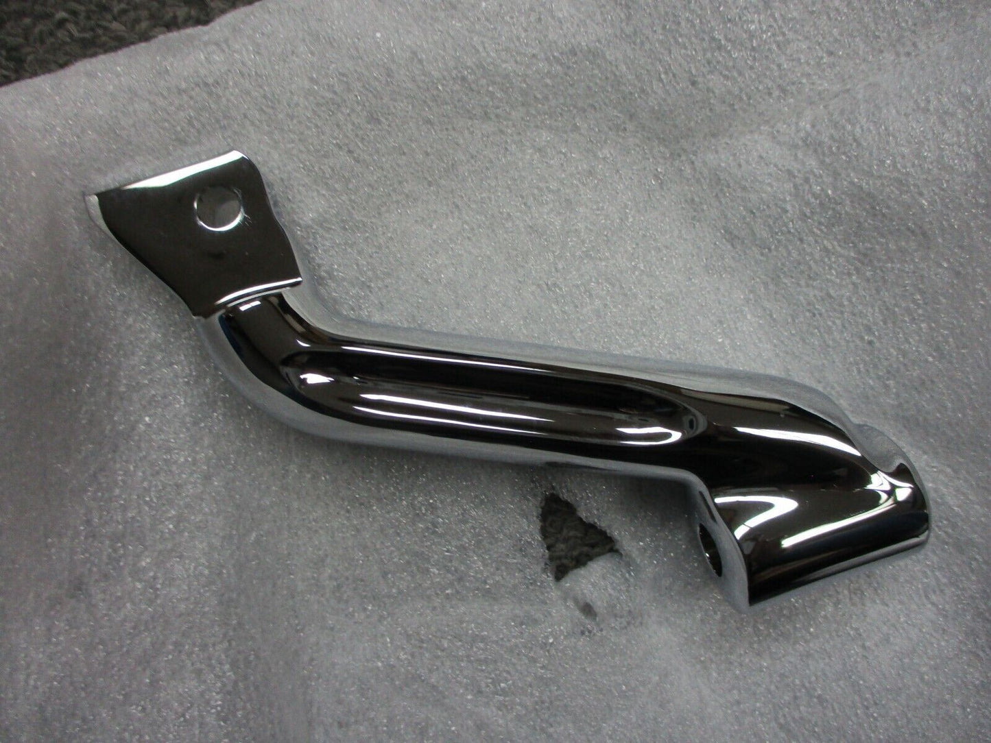 Harley-Davidson OEM FLTR/FLHX CVO Front Chrome Floor Board Bracket 50500055B