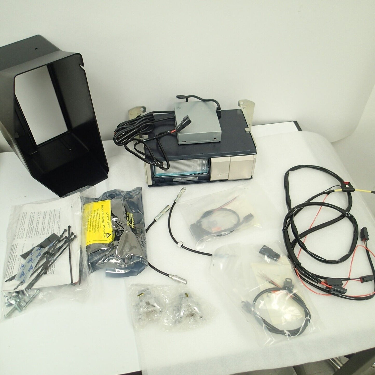 Harley-Davidson Touring Tour Pak Mounted CD Changer Kit 77184-01 NOT TESTED