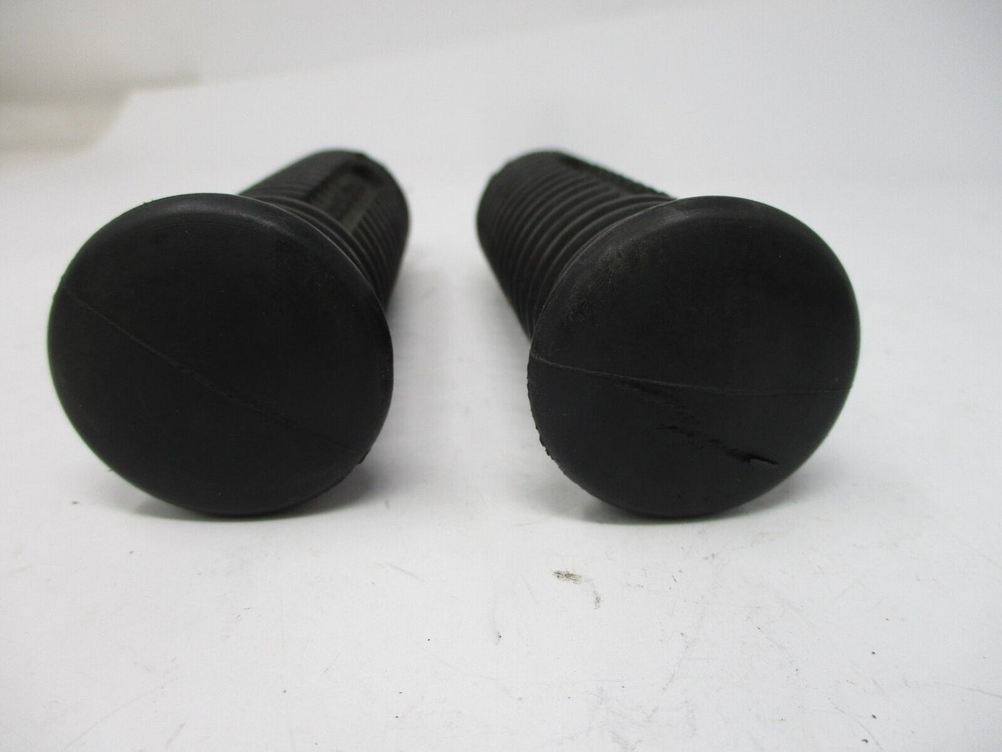 Harley OEM Softail Sportster Dyna Rubber Passenger Footpeg Pegs Pair 33048-72