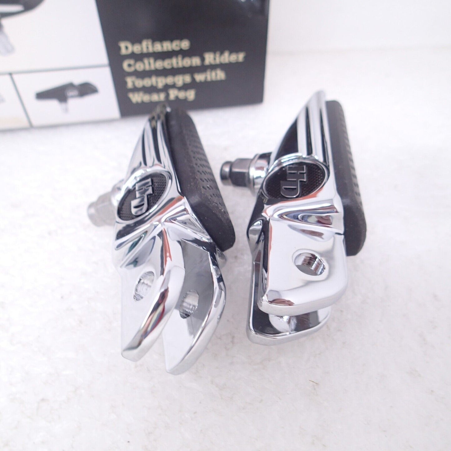 Genuine Harley-Davidson Defiance Rider Footpegs Chrome 50501008 - FXFB FXFBS