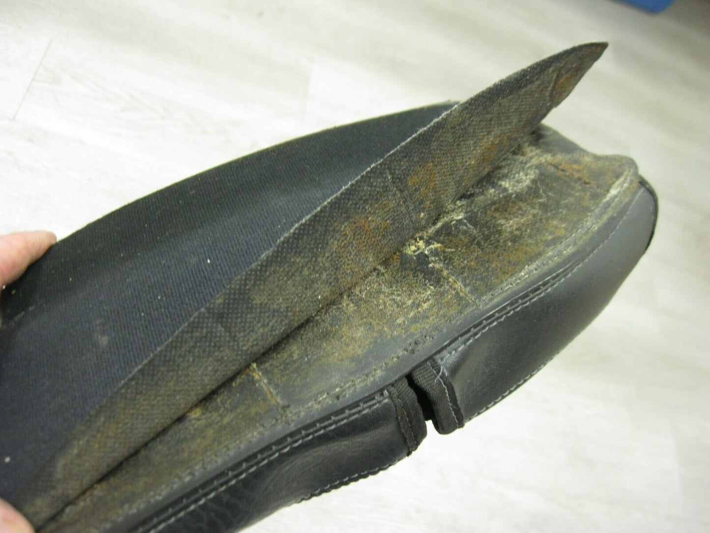 Kuryakyn 3 Pouch Windshield Gag for Harley-Davidson 3 Hole Batwing Fairings