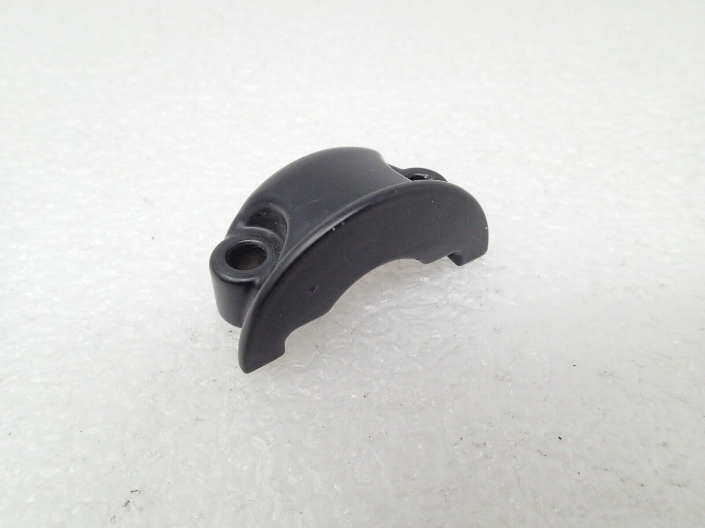 1329 96 HARLEY-DAVIDSON ELECTRA GLIDE HANDLEBAR CONTROL CLAMP HALF HOLDER
