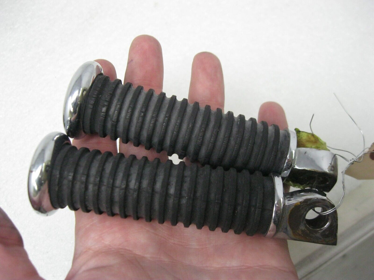 Drag Specialties Rubber Vibration-Absorbent Passenger Footpeg DS-253408