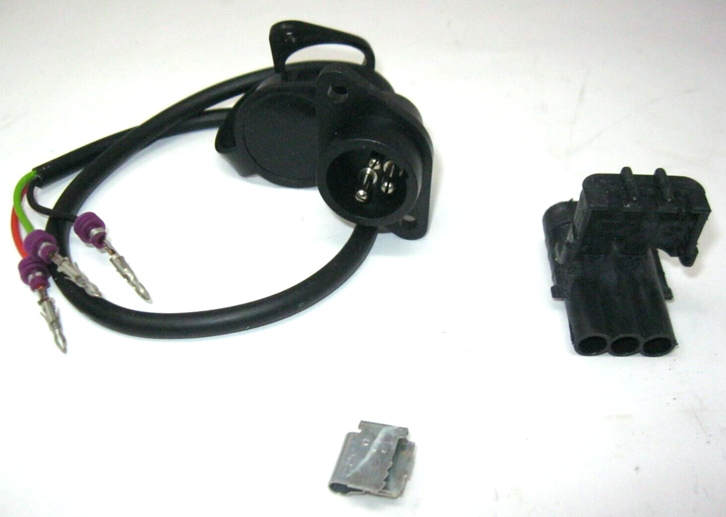 3 Pin Plug in Connector set (Unknown Part Number & Fitment)