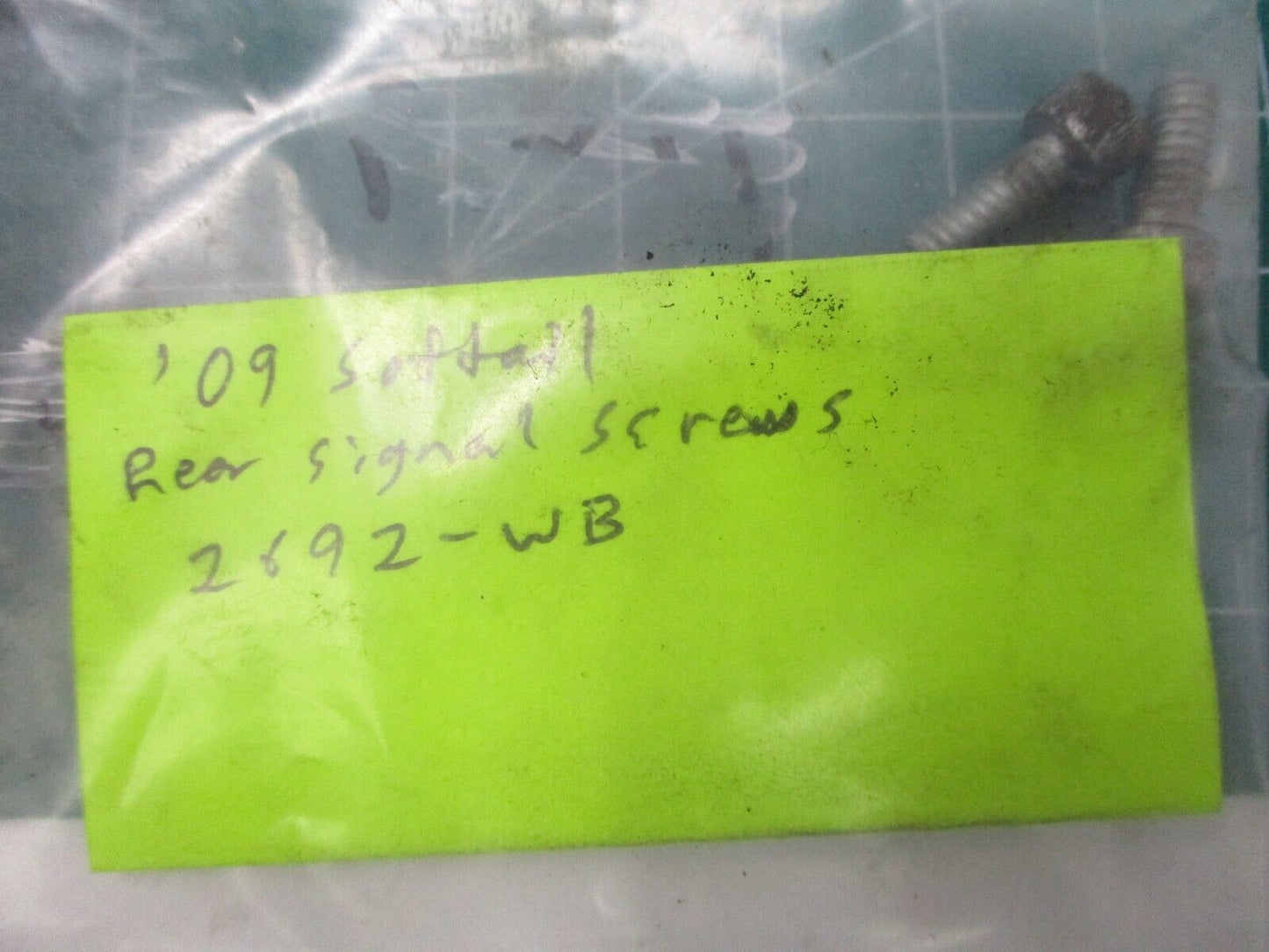 Range Screw Set/4pcs 2692-wb '09 Softail Rear signal screws