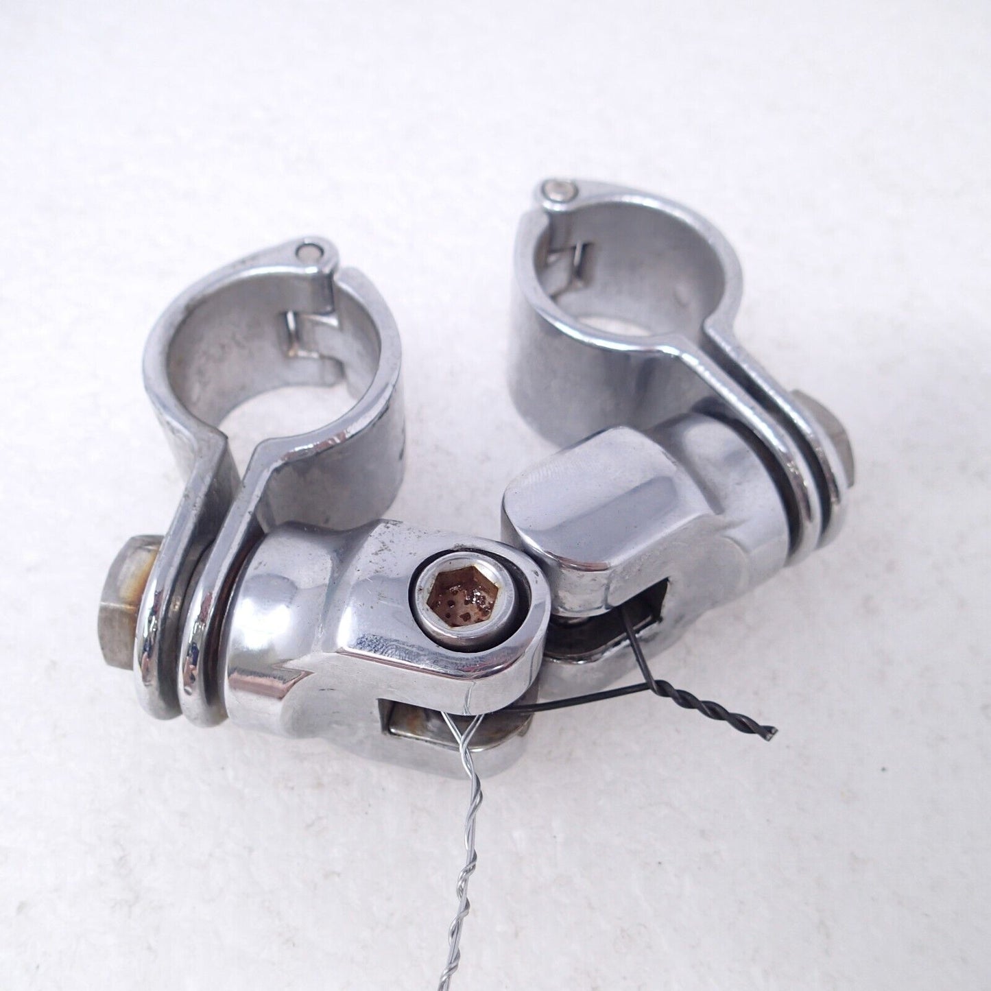 FOR Harley AFTERMARKET Pair of Chrome Highway Peg Mounting Bracket Clamps 1 1/4'