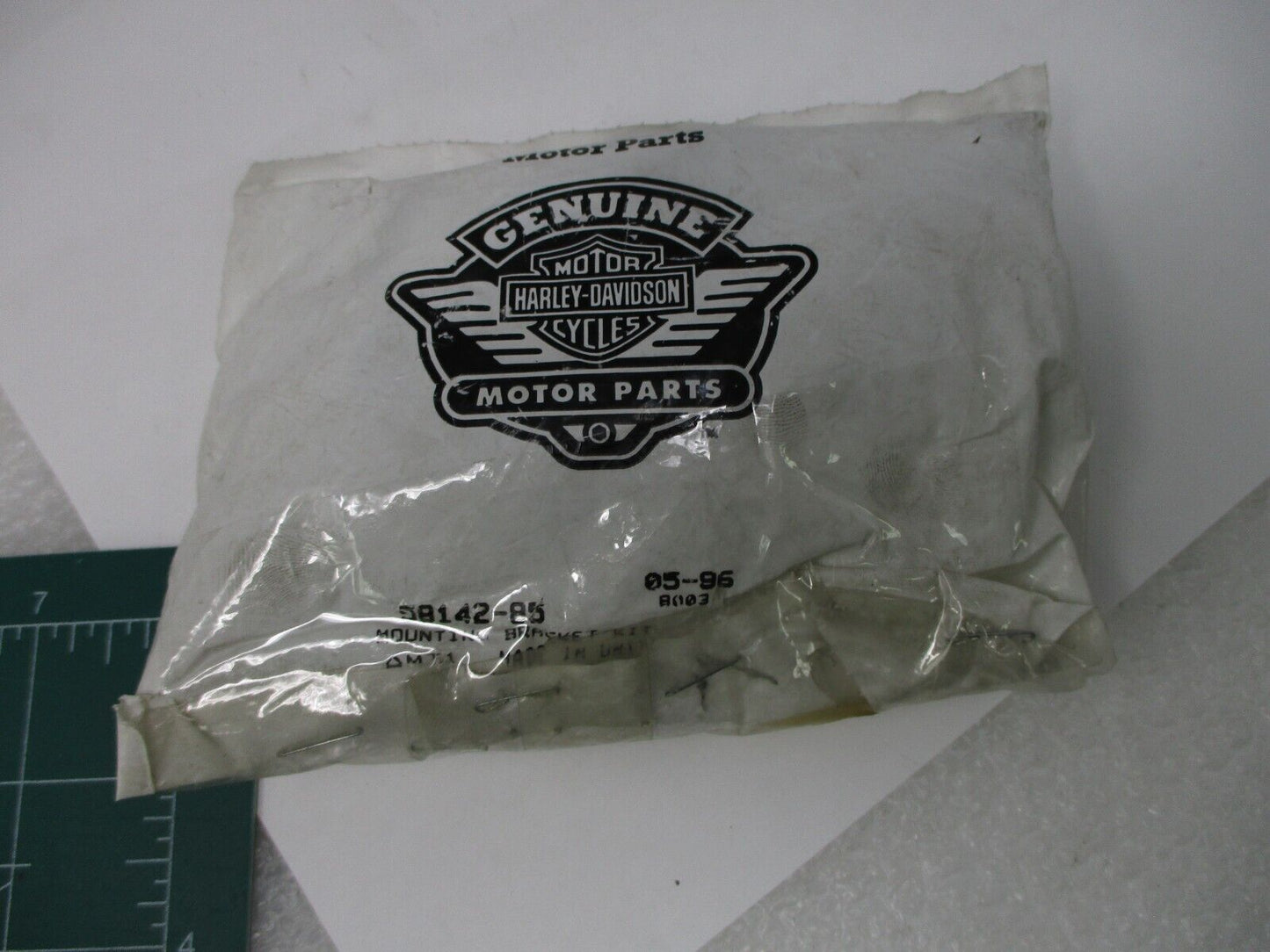 GENUINE HARLEY DAVIDSON WINDSHIELD MOUNTING BRACKET KIT 58142-85