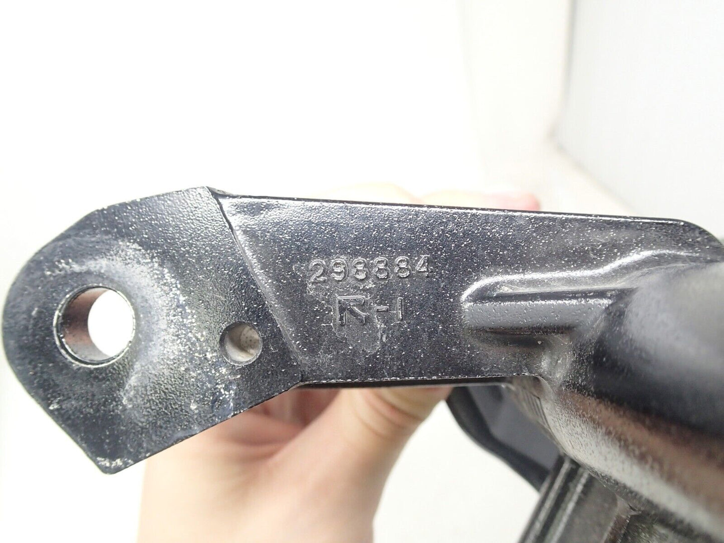SUZUKI 2007 BOULEVARD M109 M109R VZR1800- FOOT PEG FRONT RIGHT 43511-48G00 USED