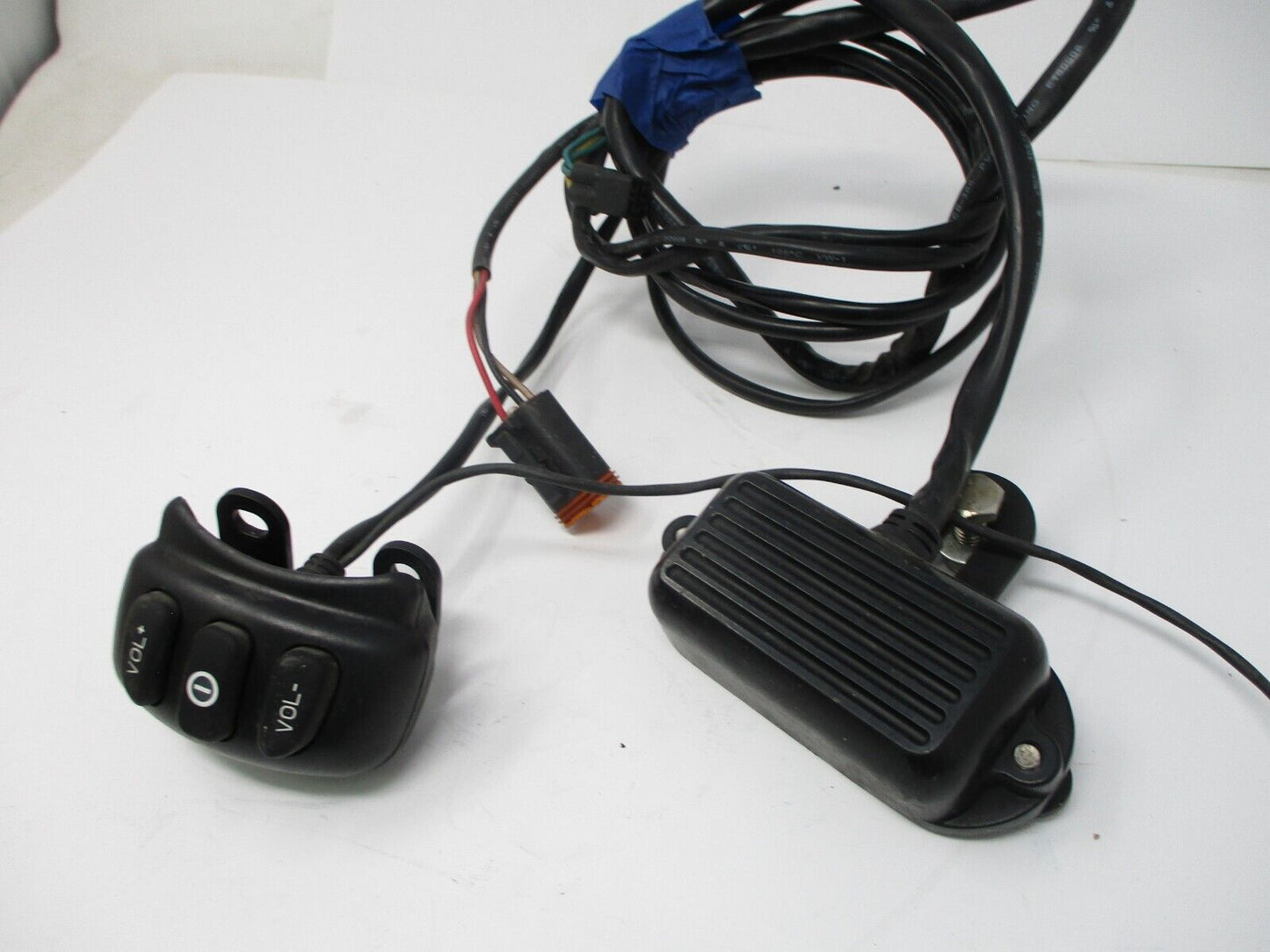 535 A HARLEY DAVIDSON FAT BOY 2001 OEM SOUND SYSTEM SUB HARNESS