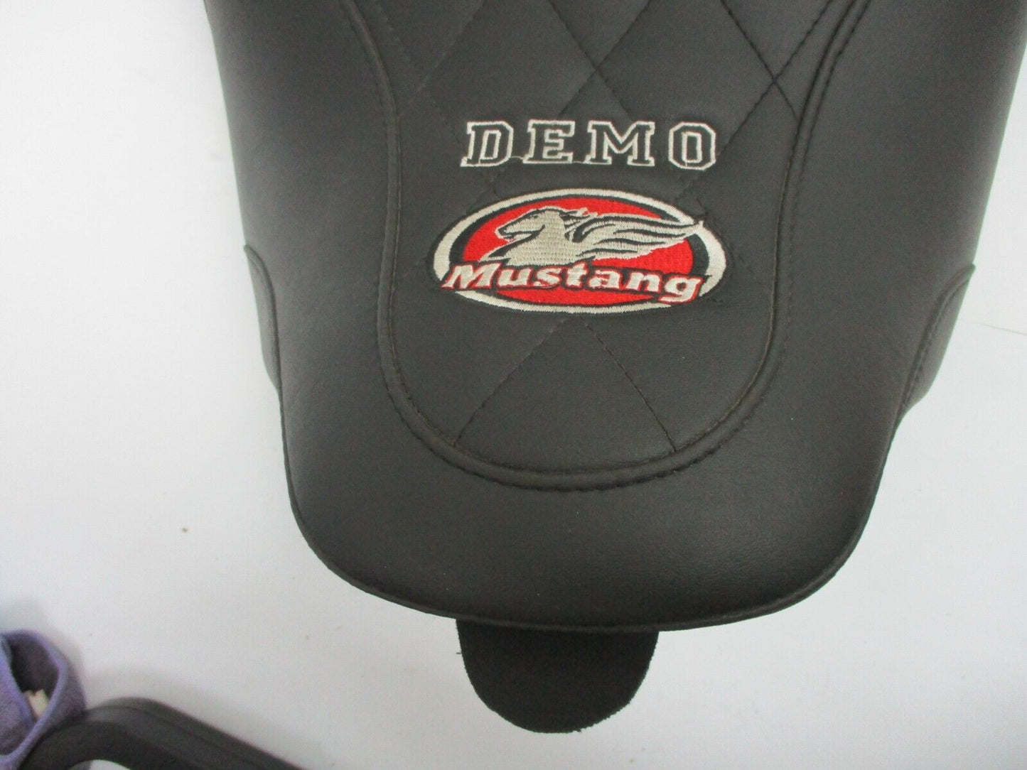 Mustang Wide Tripper Solo Seat Diamond Stitch Black 947430