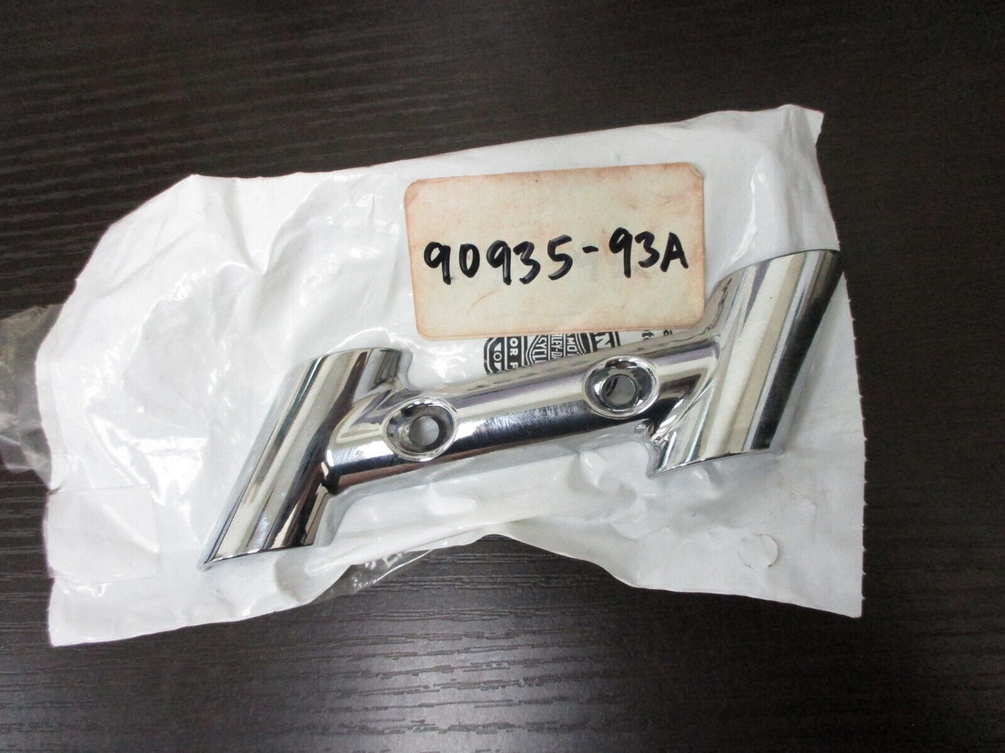Touring Electra Glide Ultra Classic Right Saddlebag Rail Mount Bracket 90935-93A