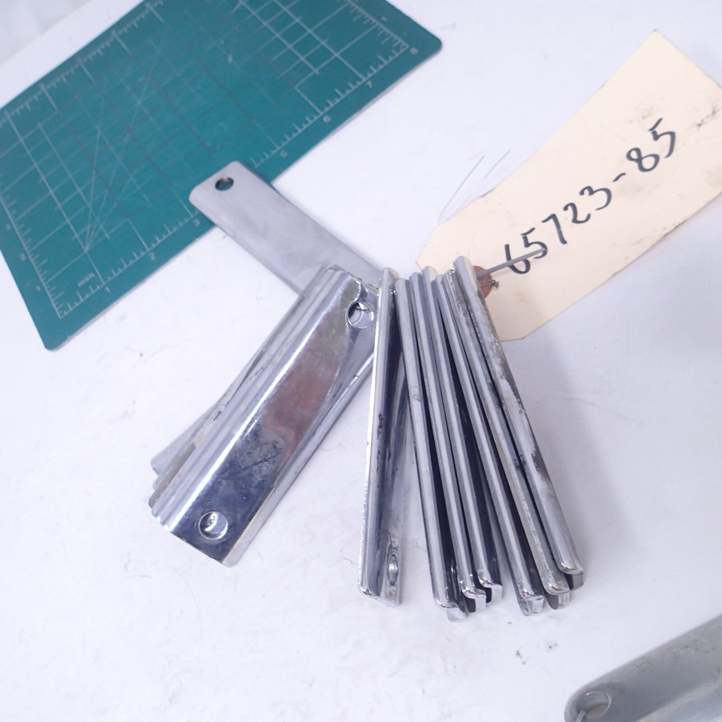 07-11 Harley Davidson FLHTCU Electra Glide MUFFLER MOUNTING BRACKETS 65723-85