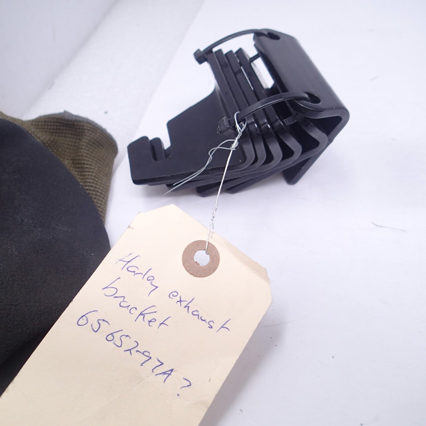 Harley Davidson oem Exhaust Pipe Bracket #65652-97