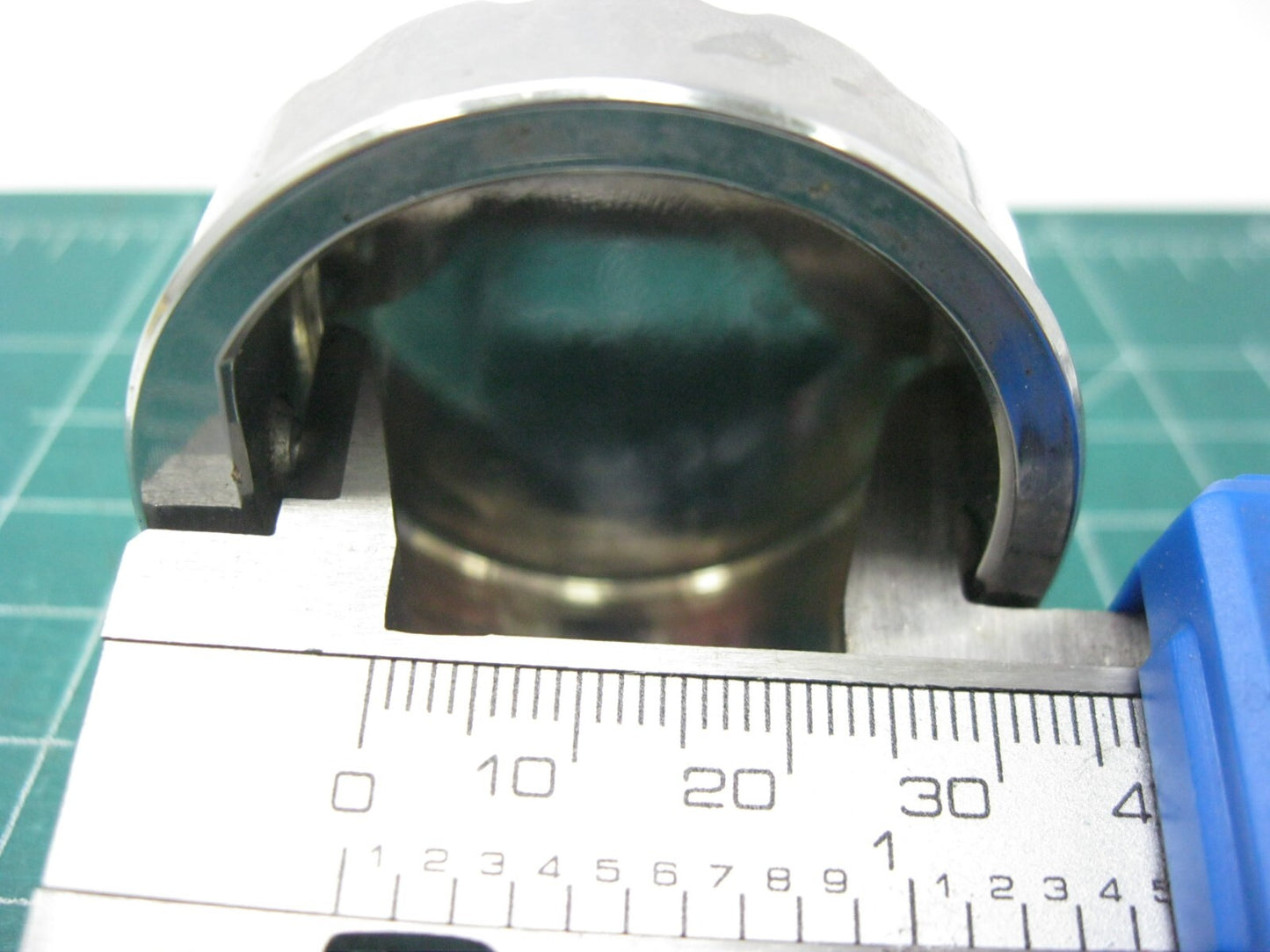 Harley-Davidson Fluted Rear Axle End Caps (Missing one Allen Screw)