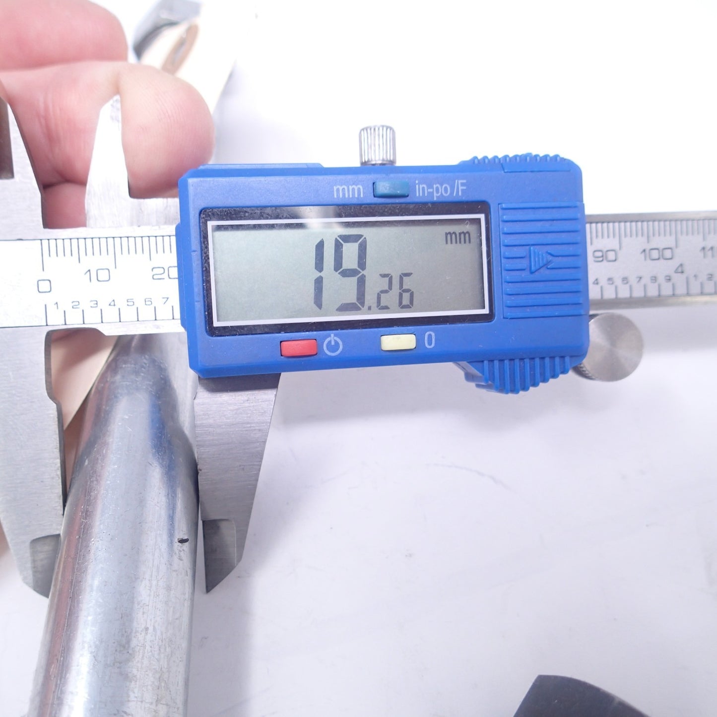 Swingarm Black Pivot Bolt for Harley Panhead Shovelhead FL 1958-84 FX 1971-84