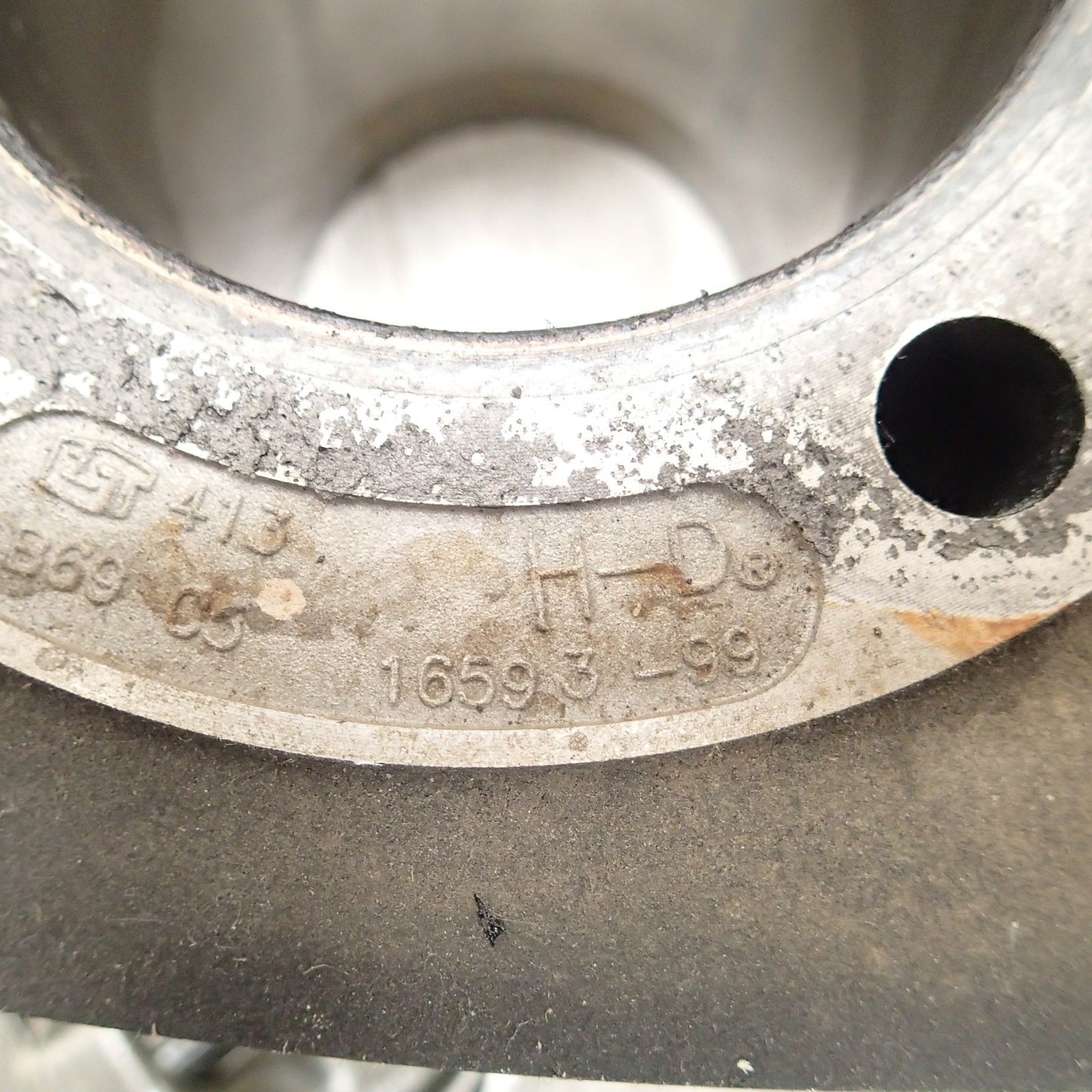 USED GENUINE HARLEY DAVIDSON PAIR OF CYLINDERS 16593-99 USED + Pistons