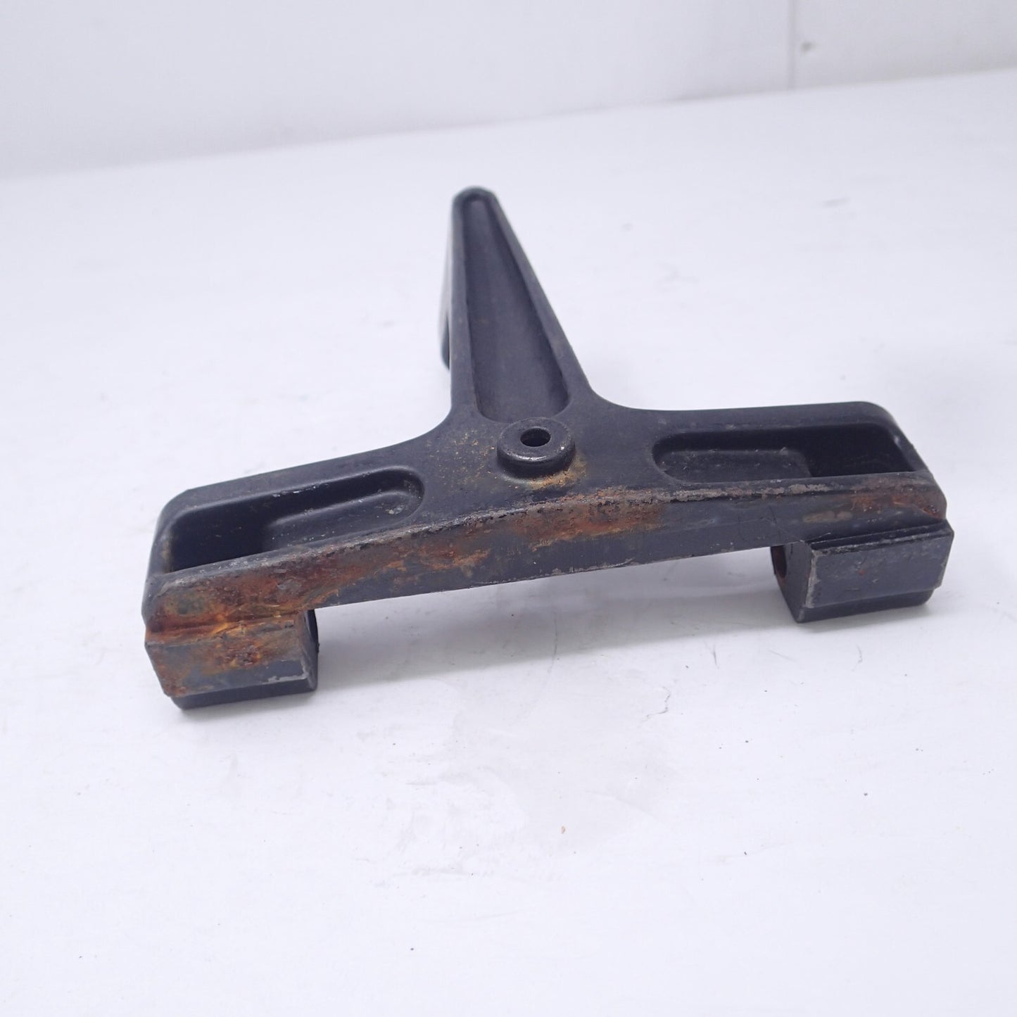 Harley-Davidson Passenger Footboard Mounting Bracket 53070-00 98 Later Touring