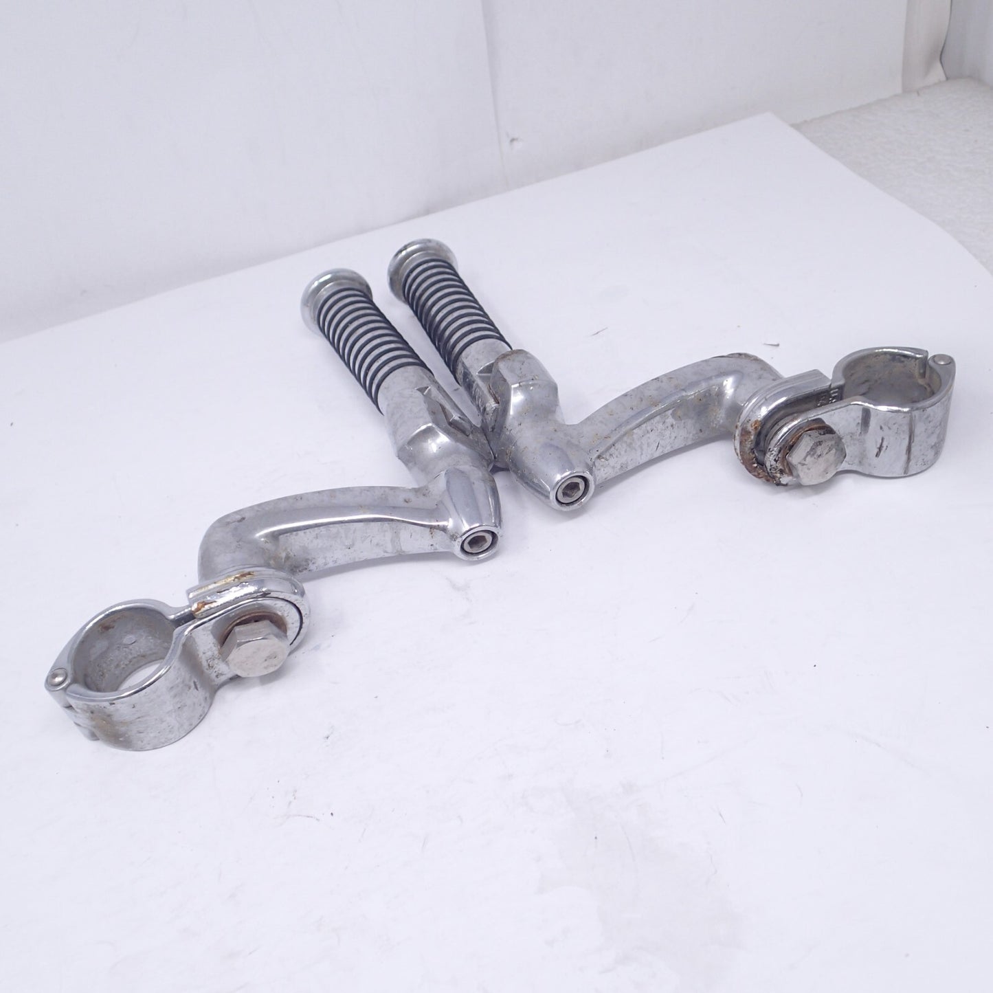 HARLEY DAVIDSON ADJUSTABLE MOUNTS CHROME O-Ring Footpegs 49128-82/50832-07A