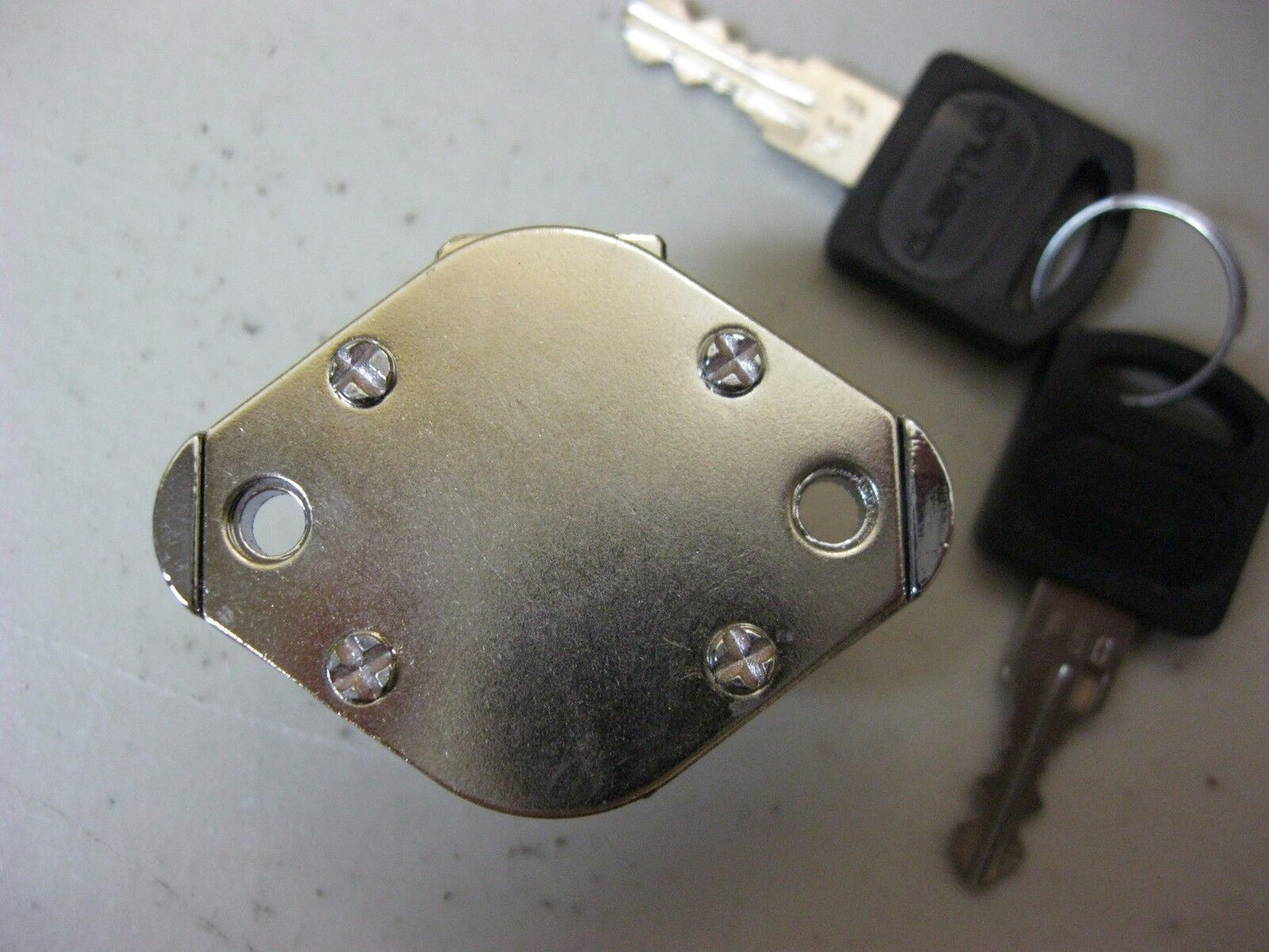 DRAWER LOCK - 190C-R FOR ALL TYPES OF DRAWERS