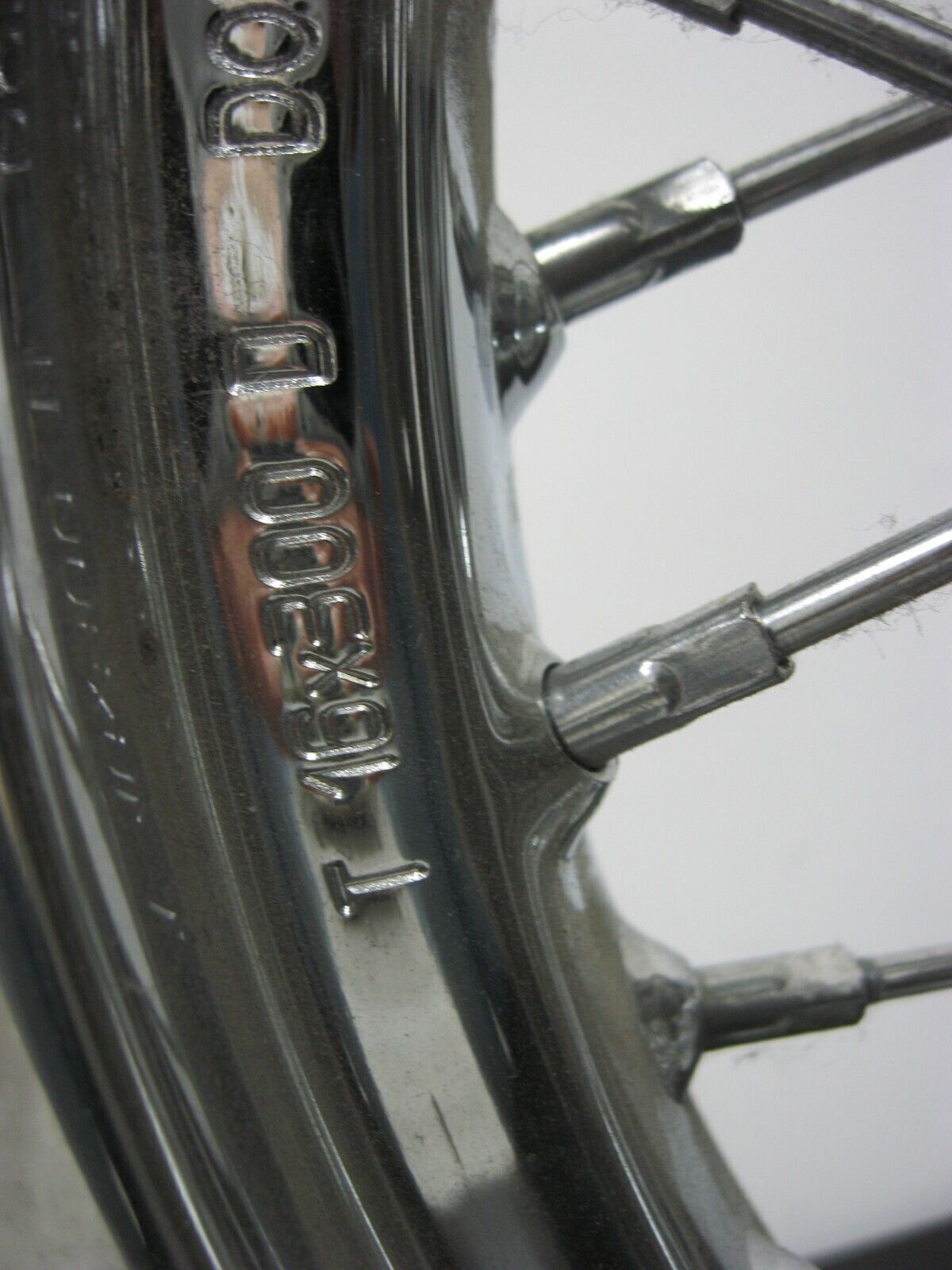 Harley-Davidson OEM Front Wheel 43085-97 16 x 3