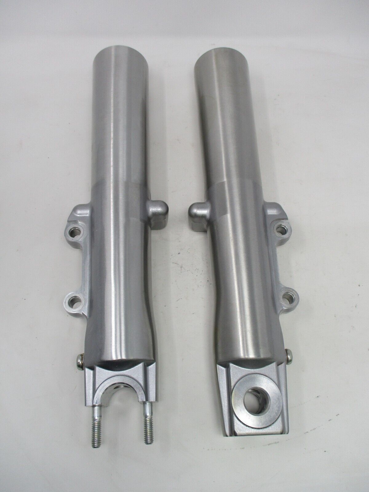 Harley-Davidson Showa 06-07 FLH/FLT Front Fork Lowers 46502-06 & 46495-06
