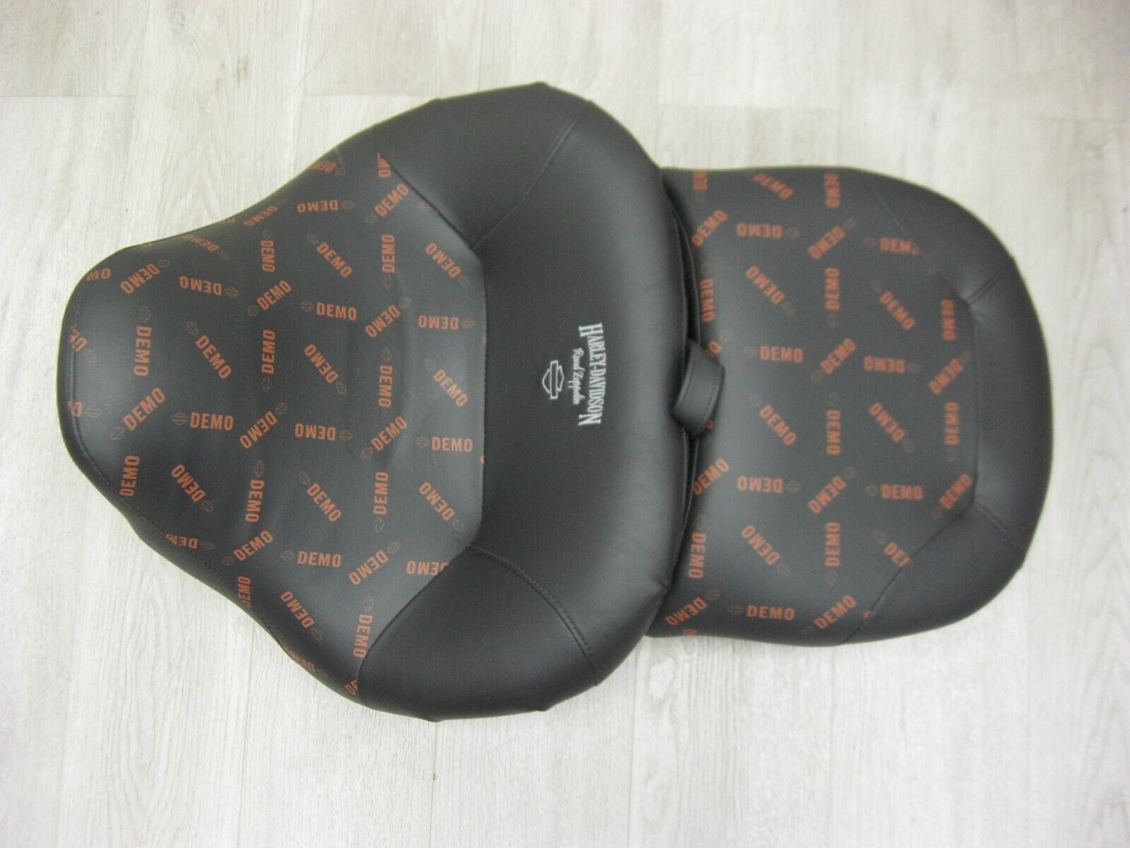 HarleyDavidson Road Zeppelin Adjustable Air Seat 52000201 DEMO