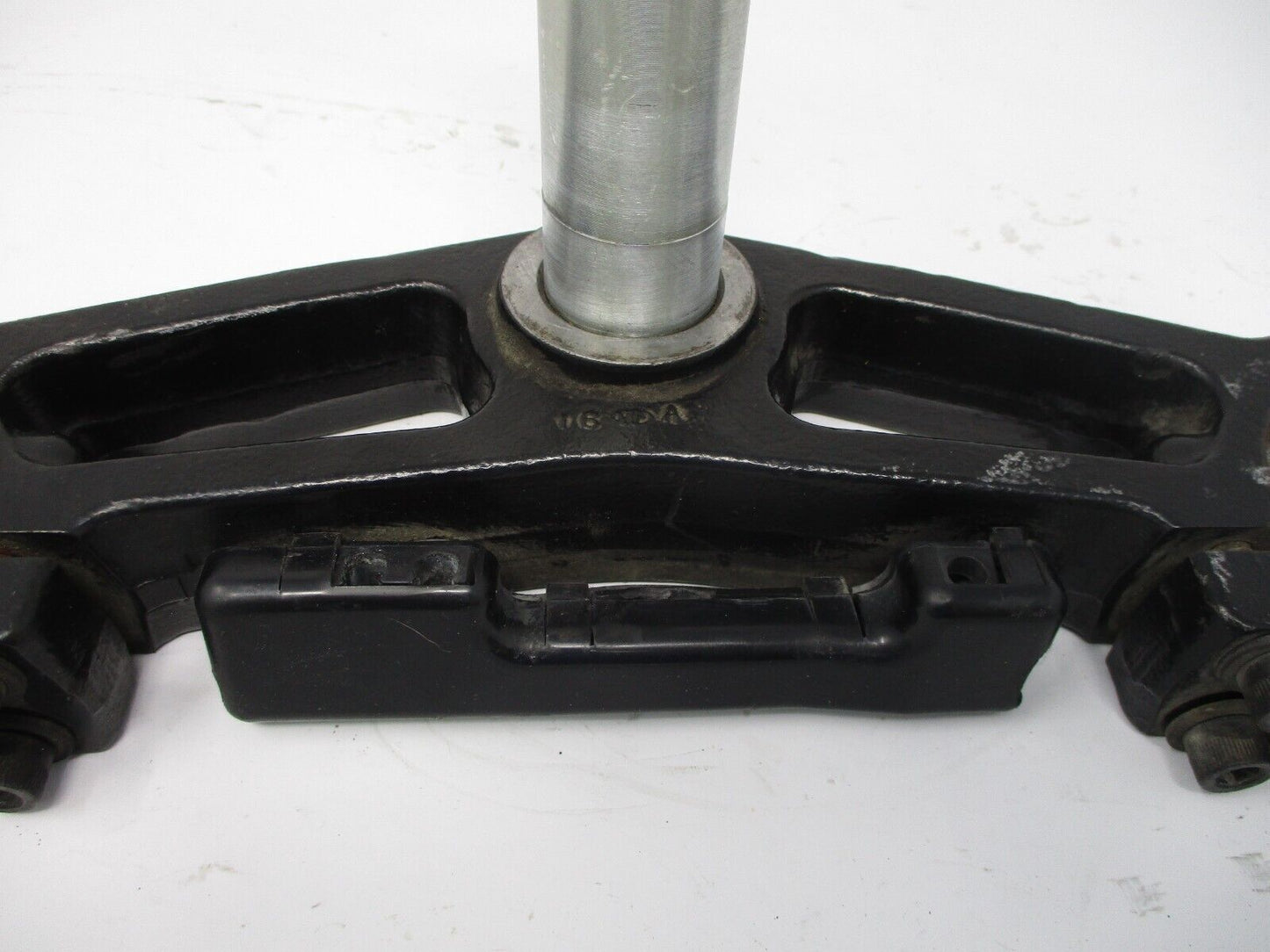 Harley-Davidson OEM '15-later Lower Fork Triple Tree Bracket 45900091A