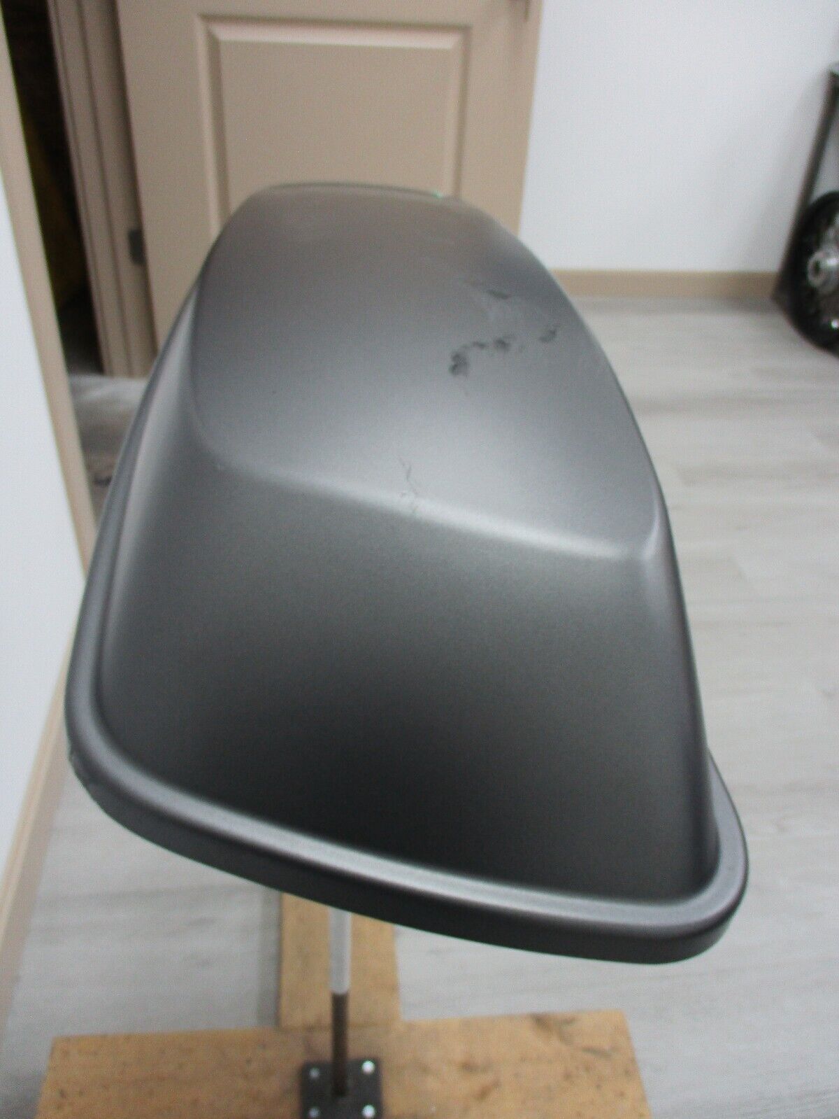 Harley Davidson OEM  Saddlebag Lid  GRAY  90200411   2014 and LATER