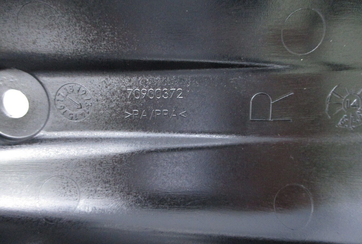 Harley-Davidson Vivid Black Right  Instrument Housing   70900398DH