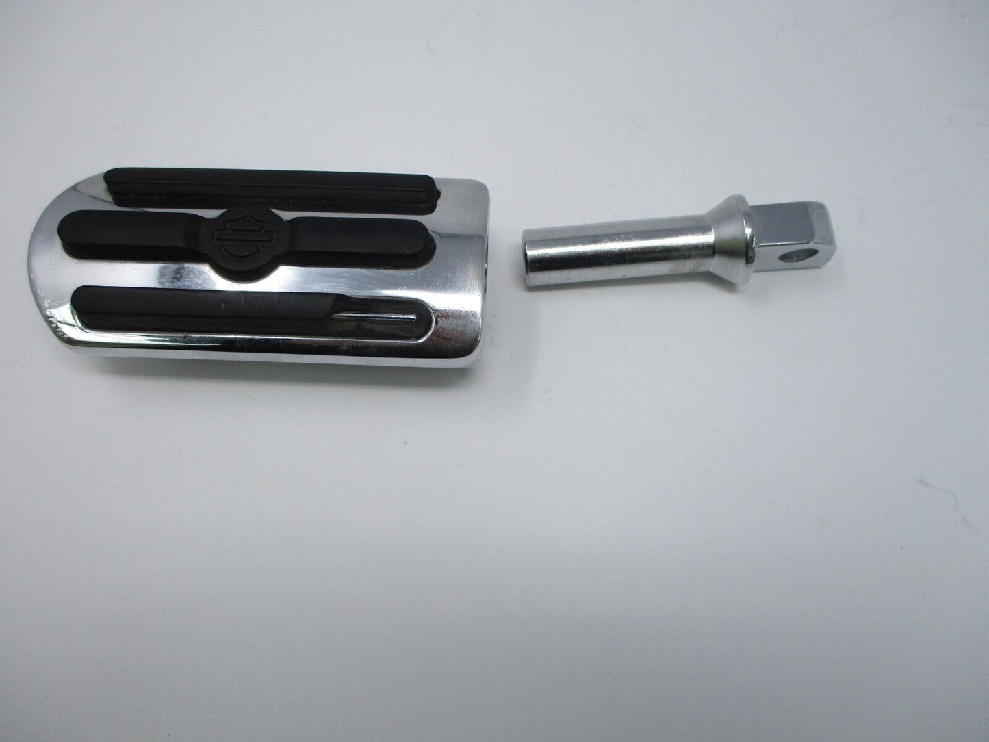 Harley-Davidson OEM Chrome + Rubber Left Footpeg 50143-04