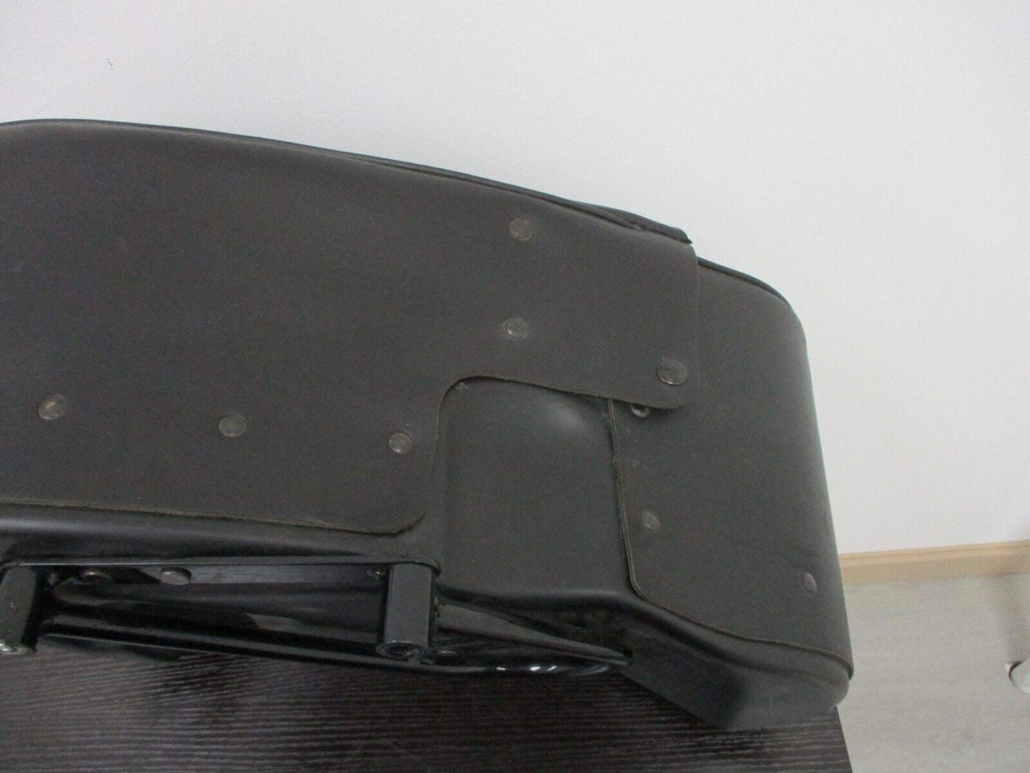 Harley-Davidson OEM RH Saddlebag Leather Teardrop 79056-01