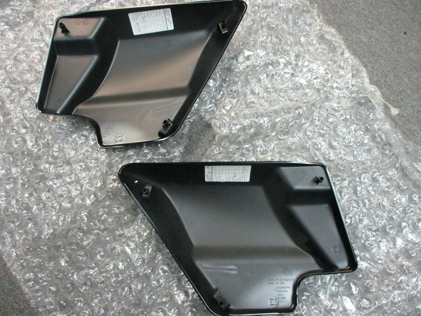 Harley Davidson OEM 66670-10DH 66619-10DH FL Vivid Black Side Covers New