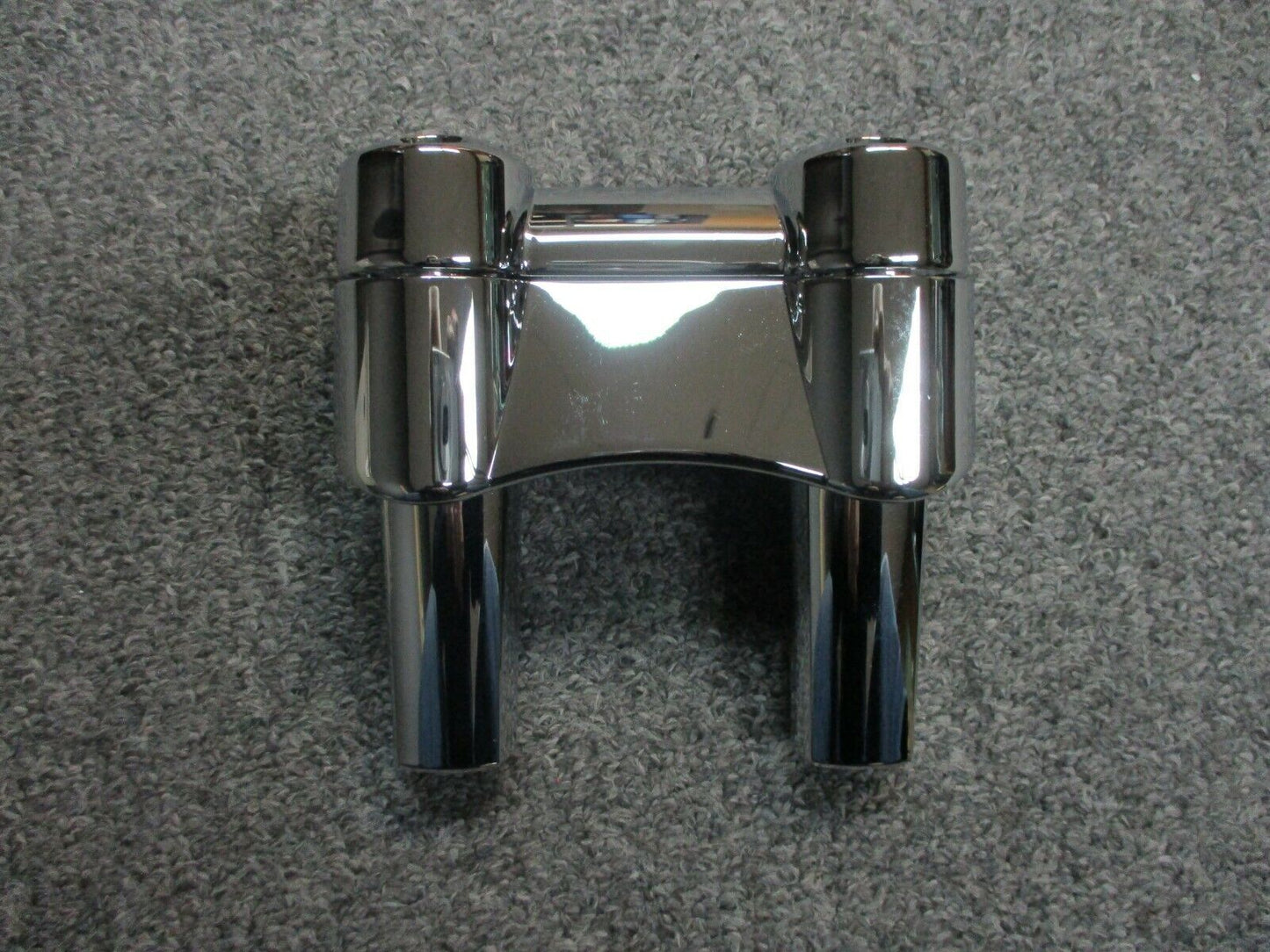 Harley Davidson OEM Risers With Top Clamp 55883-10 DYNA, Softail 1.25 Inch Bars