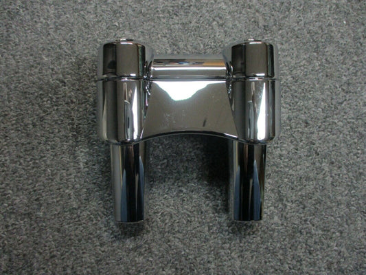 Harley Davidson OEM Risers With Top Clamp 55883-10 DYNA, Softail 1.25 Inch Bars