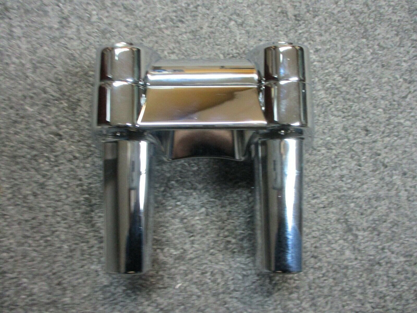 Harley Davidson OEM Risers With Top Clamp 55883-10 DYNA, Softail 1.25 Inch Bars