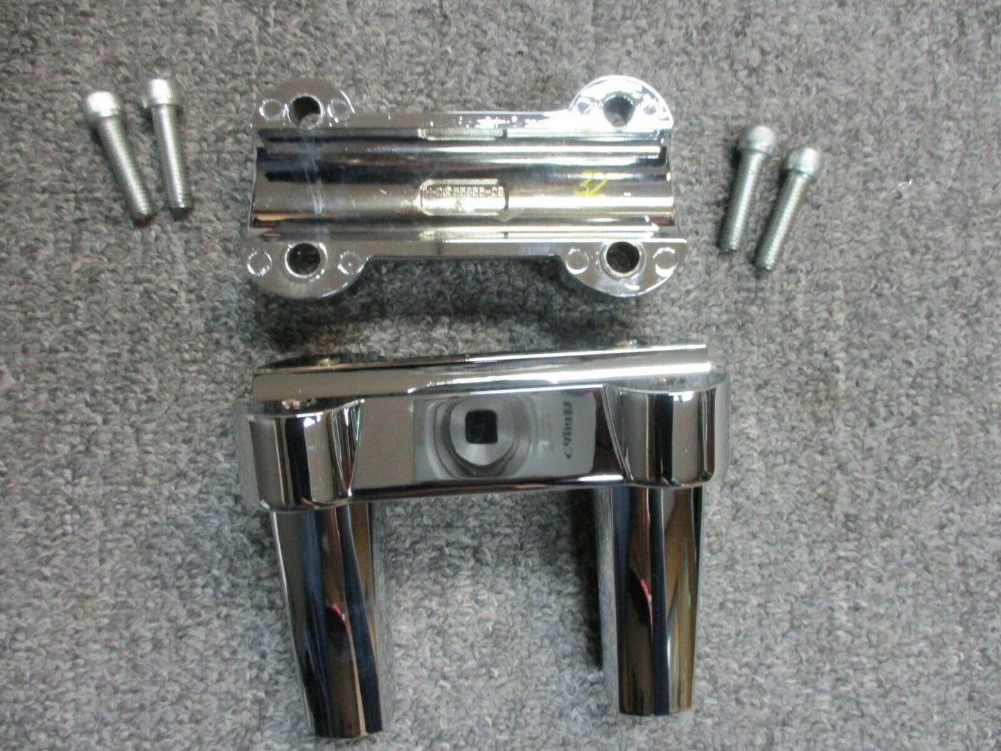 Harley Davidson OEM Risers With Top Clamp 55883-10 DYNA, Softail 1.25 Inch Bars