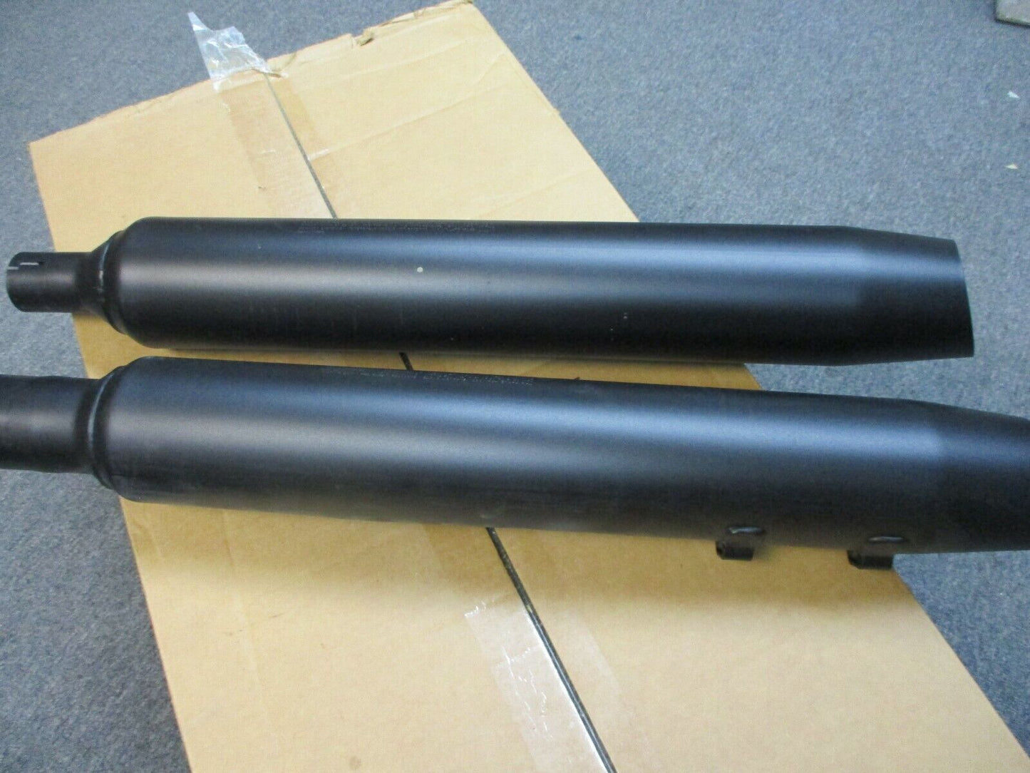 Harley Davidson OEM FLHR/FLHS/FLTR Black Exhaust Mufflers 64900765 2018-20
