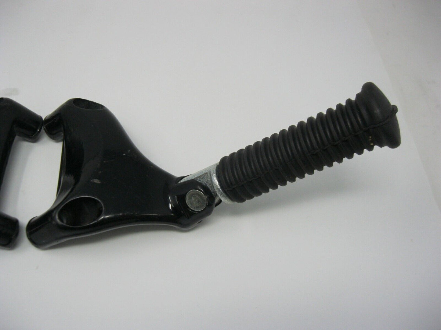 Harley-Davidson OEM 04-14 XL Passenger Footpeg supports & pegs 49314-04/49315-04