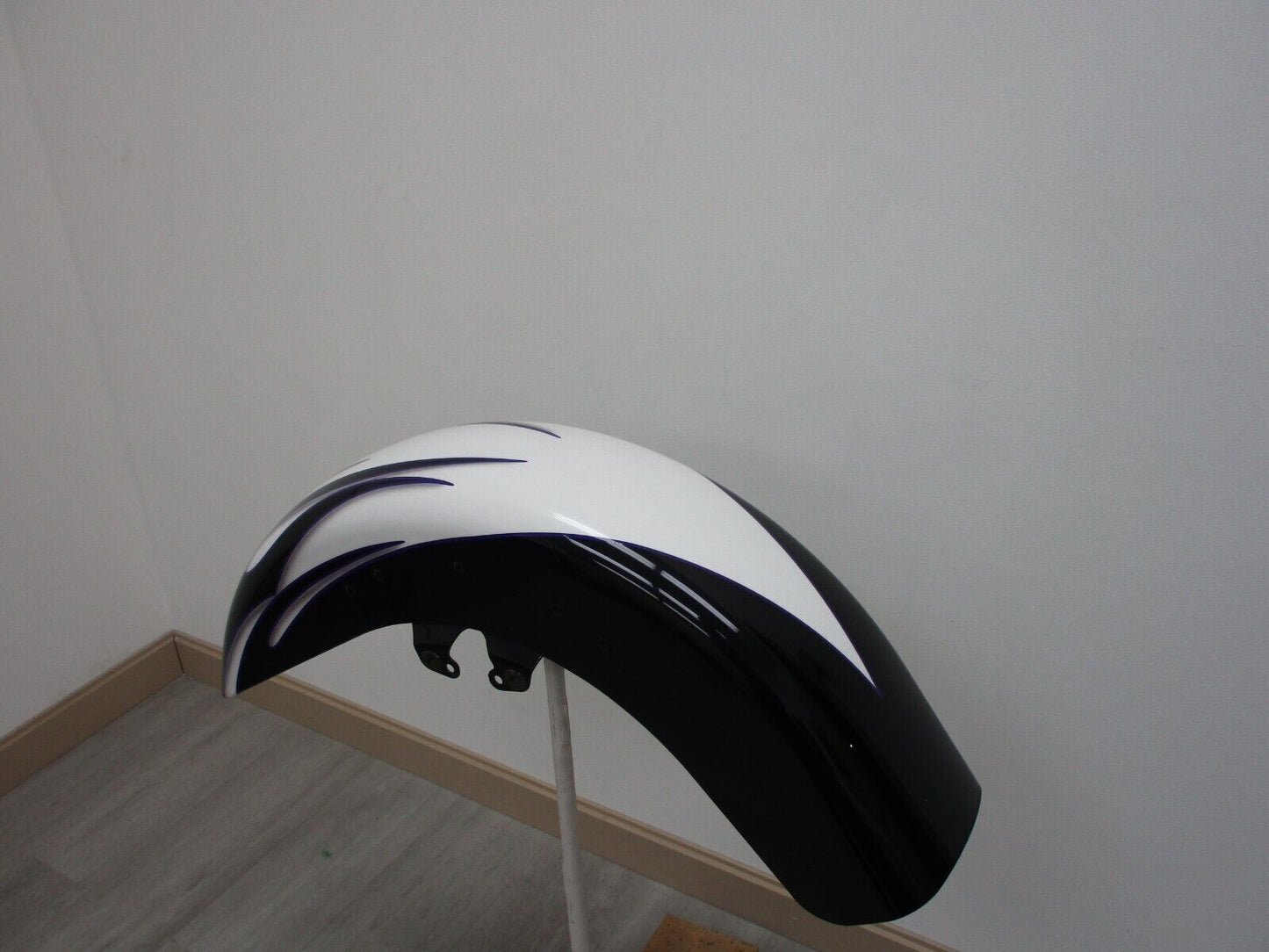 Harley Davidson  2016 FLHXSE CVO Front Fender 58900116EBF WHITE AMETHYST FLAME