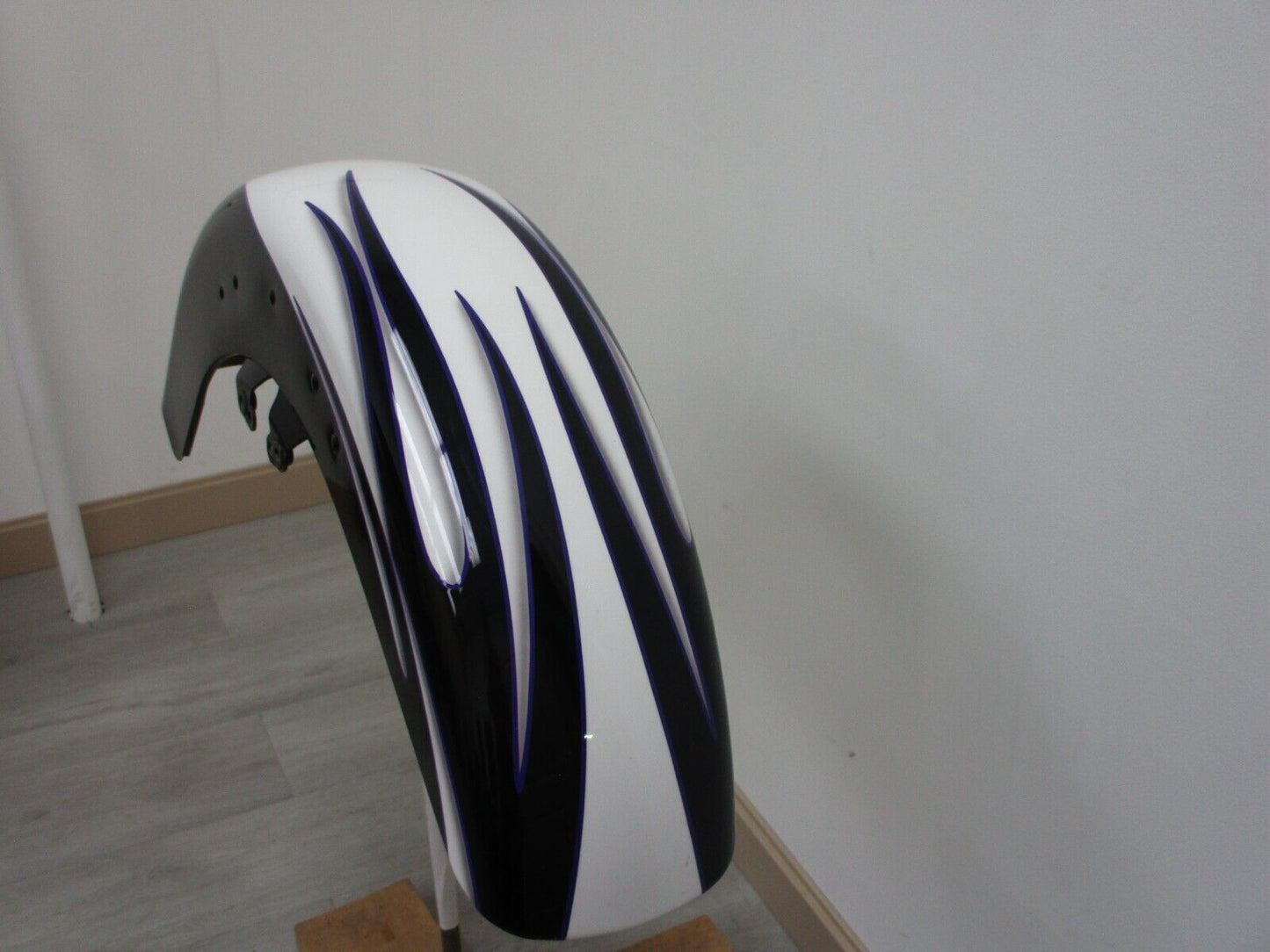 Harley Davidson  2016 FLHXSE CVO Front Fender 58900116EBF WHITE AMETHYST FLAME