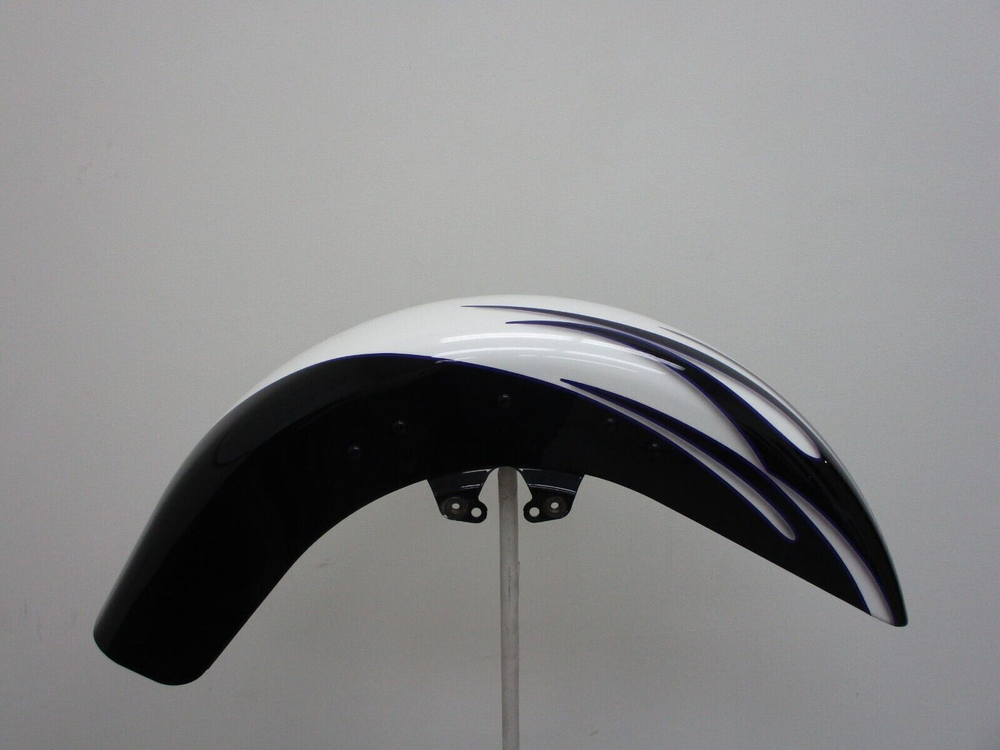 Harley Davidson  2016 FLHXSE CVO Front Fender 58900116EBF WHITE AMETHYST FLAME