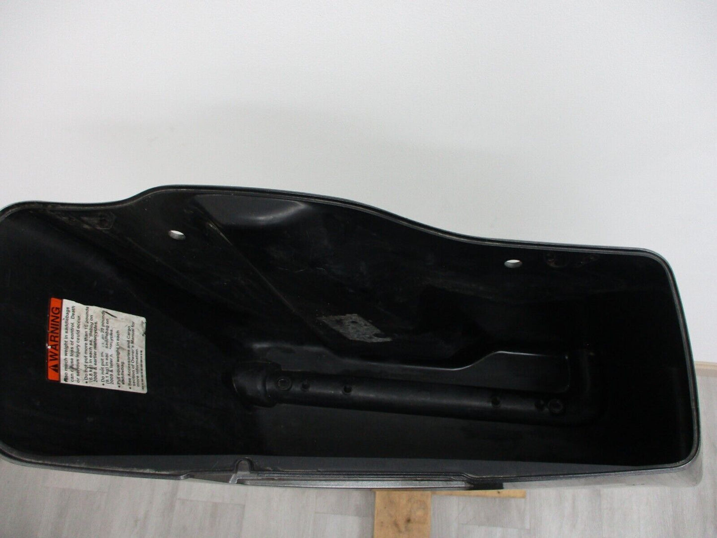 Harley Davidson OEM 14-Later Left Saddlebag 90201061EAA Prime# 90200412