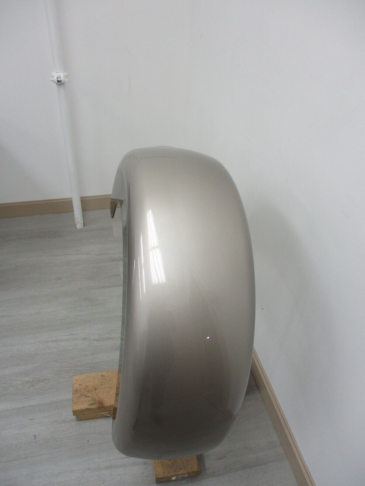 Harley Davidson OEM Triglide Rear Fender RH 83359-11 Black and Silver 2011