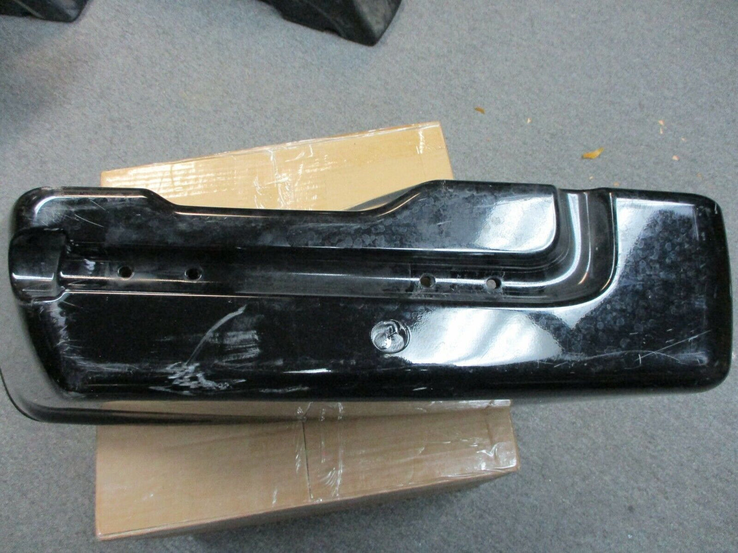 Harley Davidson OEM Right Saddlebag Vivid Black Silver Stripes 90200412 14 Later