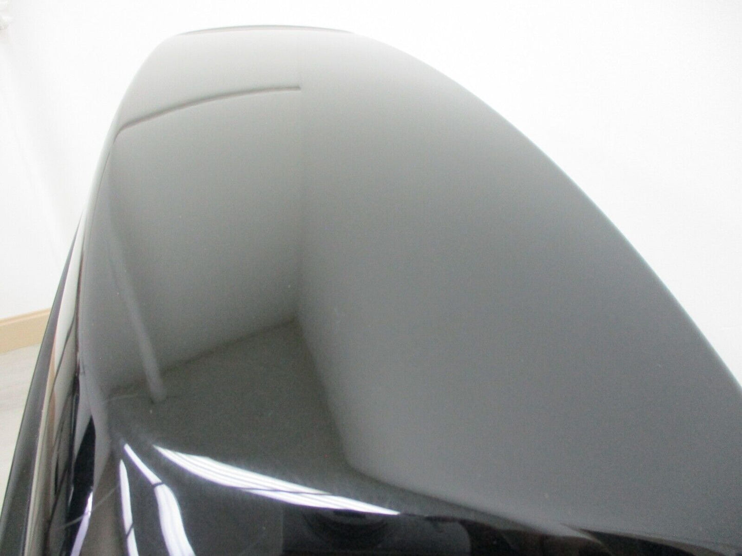 Harley Davidson OEM '14 - Later RH Vivid Black Saddlebag Lid 90200411