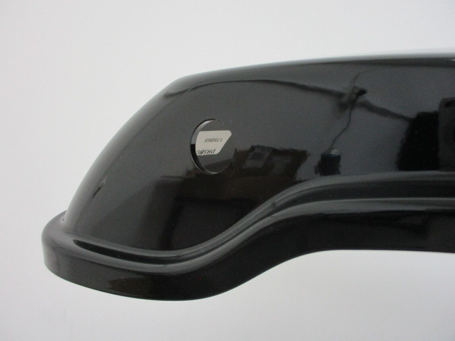 Harley Davidson OEM '14 - Later RH Vivid Black Saddlebag Lid 90200411