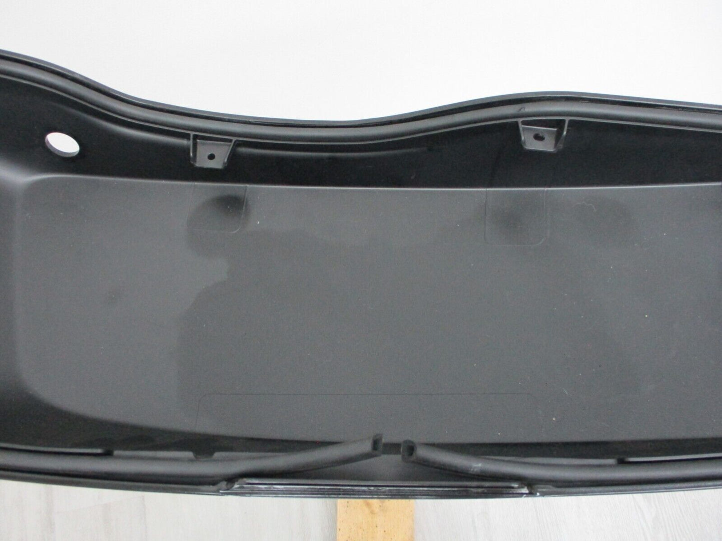 Harley Davidson OEM '14 - Later RH Vivid Black Saddlebag Lid 90200411