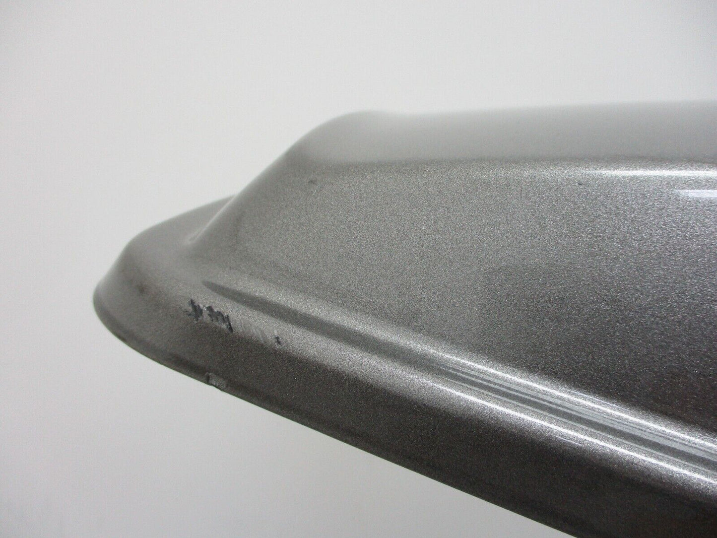 Harley Davidson OEM '14 - Later RH Silver Saddlebag Lid 90200411